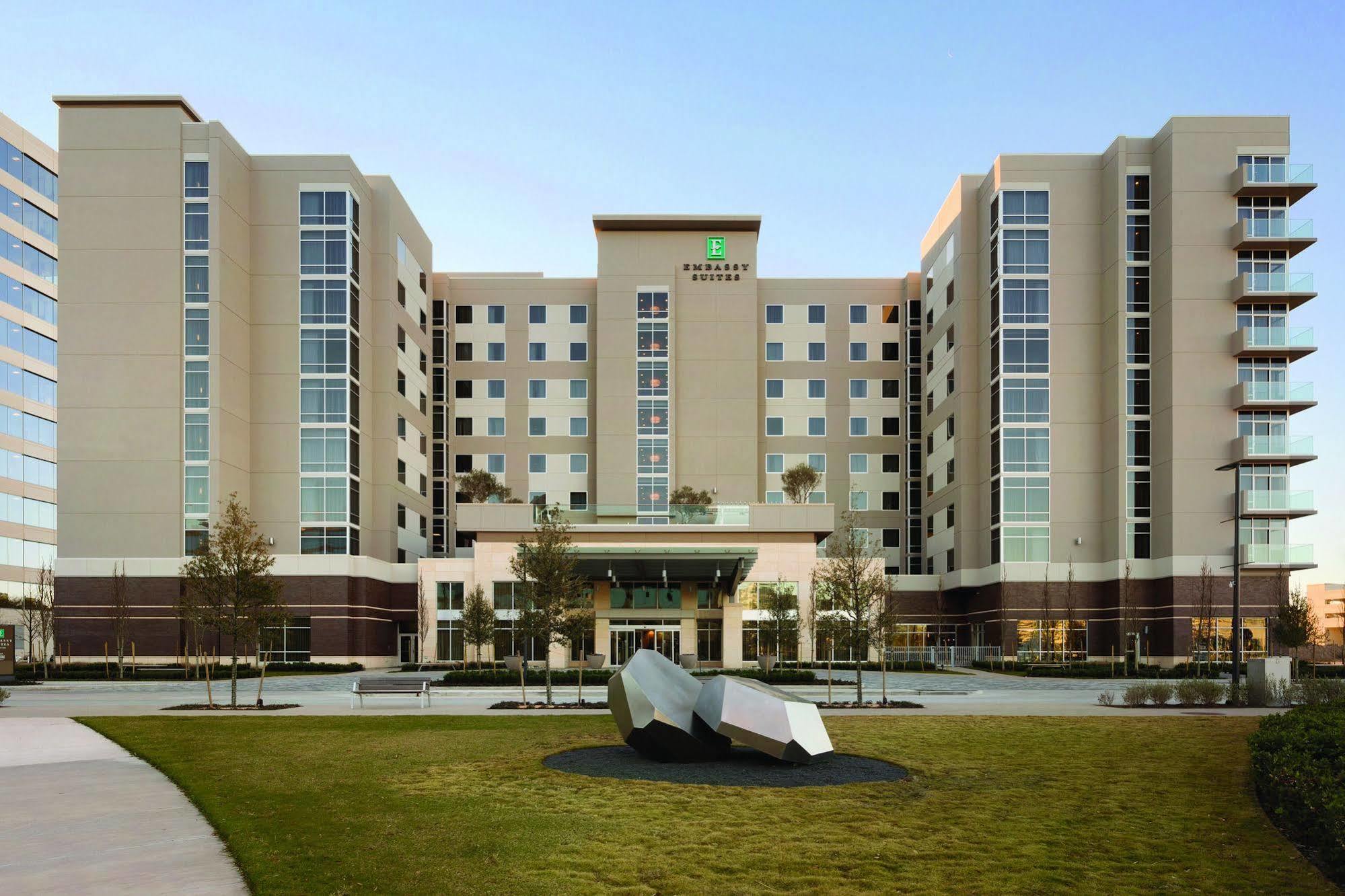 Embassy Suites By Hilton The Woodlands Exterior photo