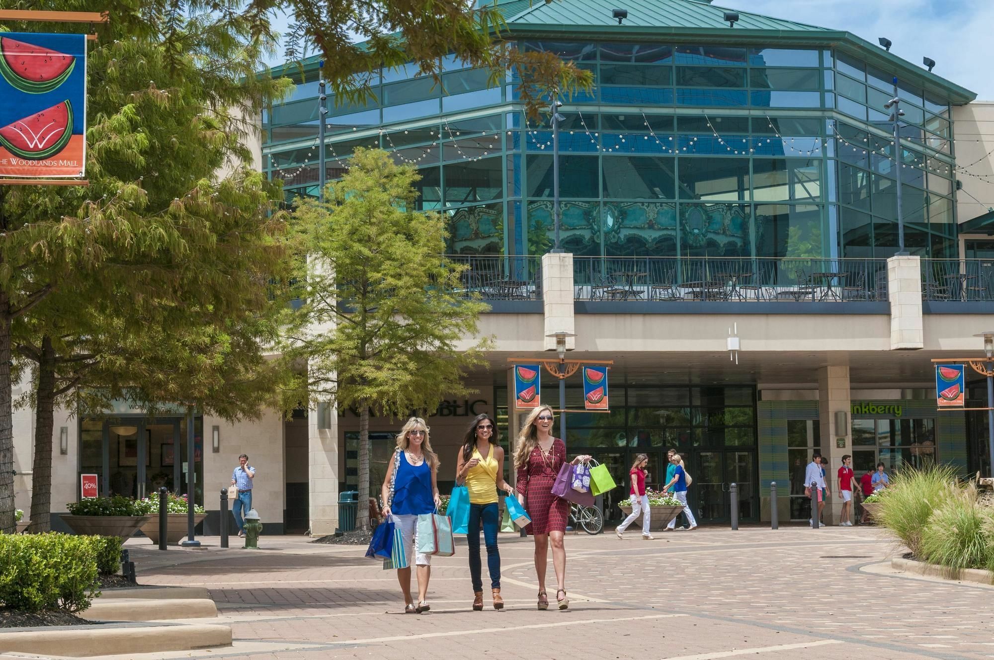 Embassy Suites By Hilton The Woodlands Exterior photo